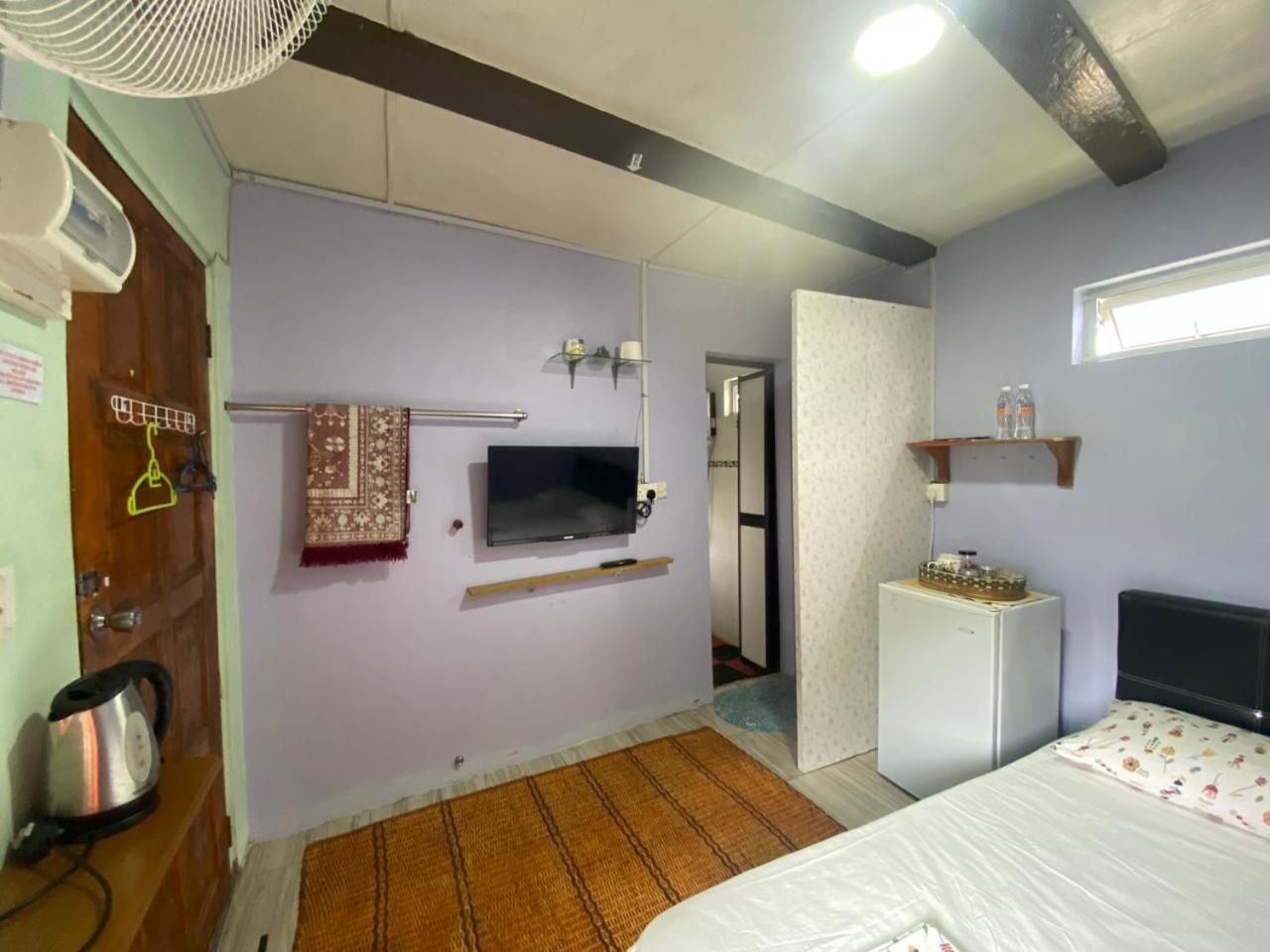 Merdeka Guest House 2 Kuching Kültér fotó
