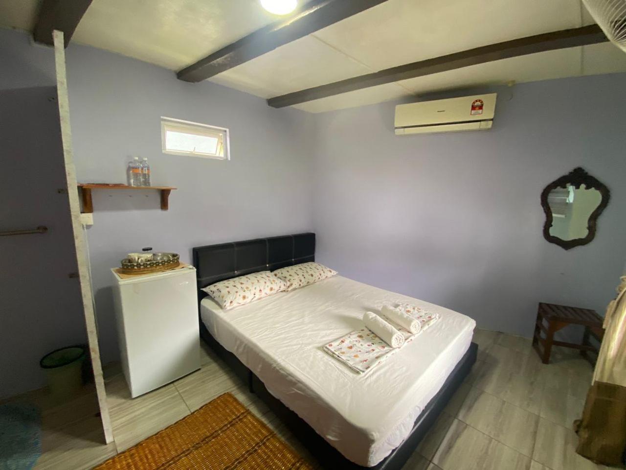 Merdeka Guest House 2 Kuching Kültér fotó