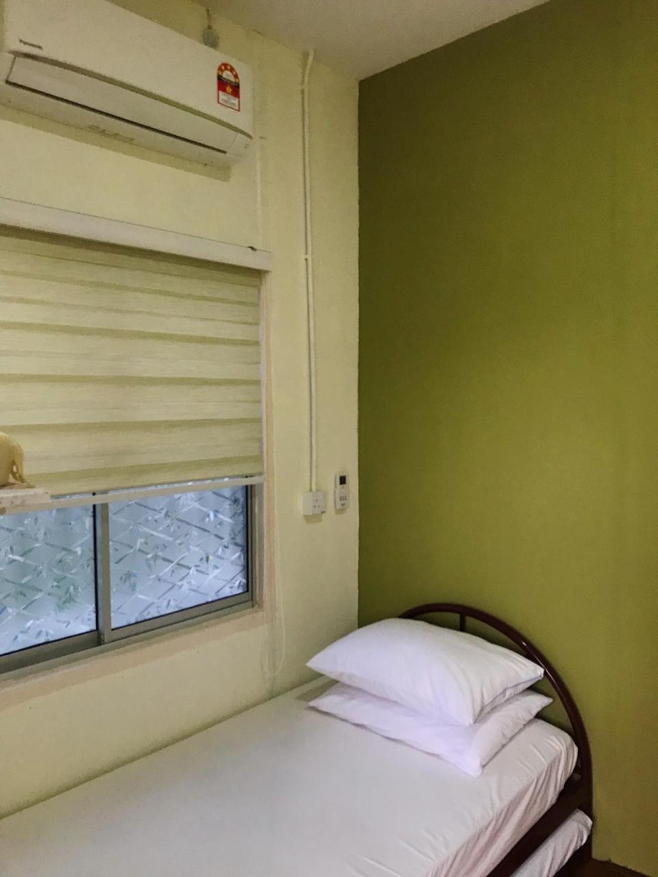 Merdeka Guest House 2 Kuching Kültér fotó
